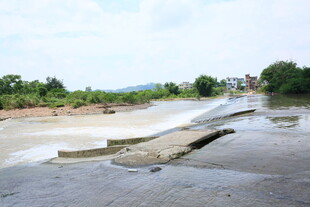 水毁道路现场景象