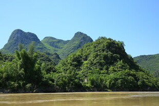 青山绿水间的秀丽风光