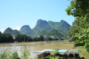 漓江畔的山水田园风光