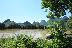 山水相依的自然美景