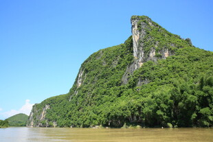 青山绿水间的秀丽风光