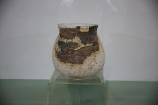 古老陶罐展示独特纹理