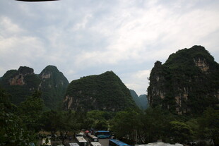 秀丽山峦村落景观