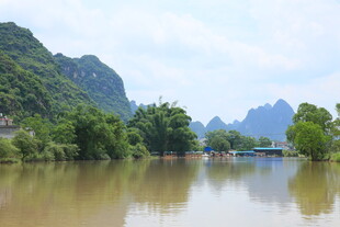 秀丽漓江山水风光图