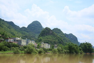 山水间的村落美景