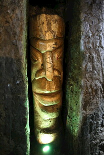 古老神秘的木雕面具