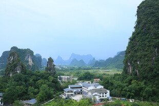 山水间的宁静村落