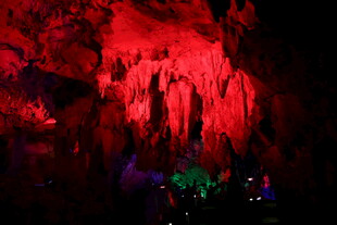 梦幻溶洞景观 色彩绚丽