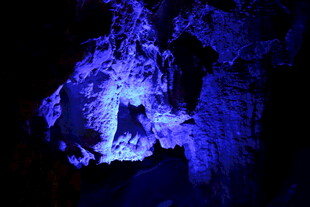 梦幻蓝色洞穴景观