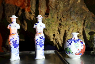 古典花瓶与瓷雕艺术展示