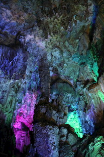 梦幻多彩溶洞景观