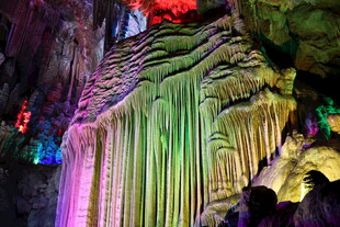 梦幻溶洞景观 五彩钟乳石