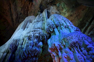 梦幻溶洞钟乳石景观