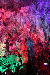 梦幻多彩洞穴景观