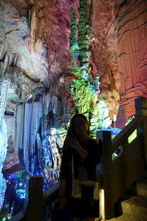 探秘奇幻洞穴景观