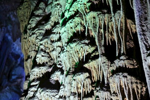 奇幻洞穴钟乳石景观