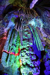 奇幻溶洞景观 色彩斑斓