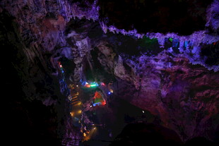梦幻溶洞灯光景观