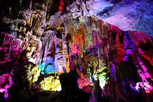 梦幻溶洞景观 五彩斑斓