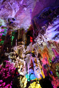 梦幻溶洞景观 色彩斑斓