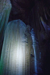 梦幻溶洞冰柱景观