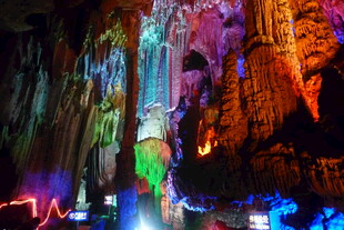 梦幻溶洞景观 五彩钟乳石