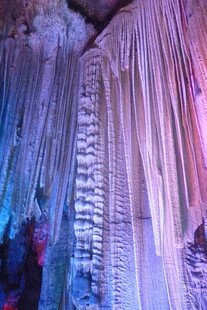 梦幻溶洞钟乳石景观