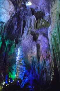 梦幻溶洞景观 色彩斑斓