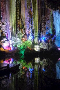 梦幻溶洞景观 五彩斑斓