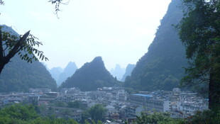 山水环绕的美丽村落