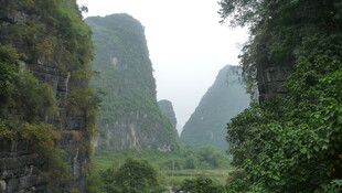秀丽山水间的奇峰异景