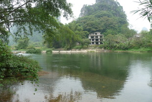 山水间的中式建筑美景