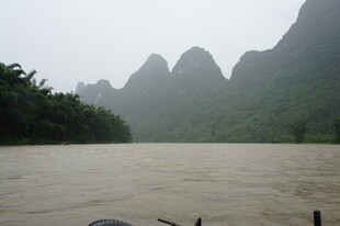 漓江山水烟雨朦胧景