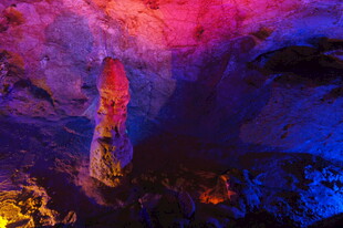 梦幻溶洞景观 绚丽钟乳石