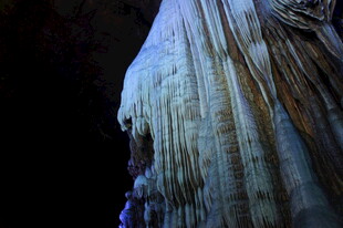 梦幻溶洞钟乳石奇观
