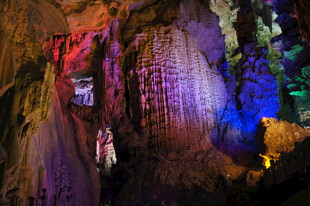 梦幻溶洞景观 色彩斑斓