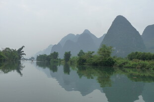 漓江山水倒影如画美景