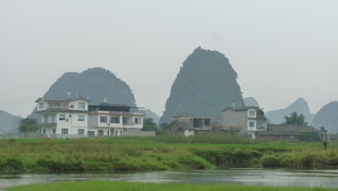 桂林山水间的秀丽民居