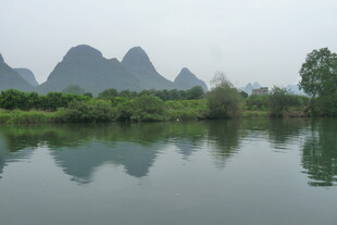 漓江山水倒影如画