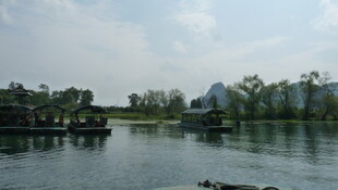 宁静河畔水乡风光