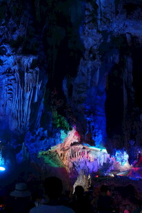 梦幻溶洞灯光秀景观