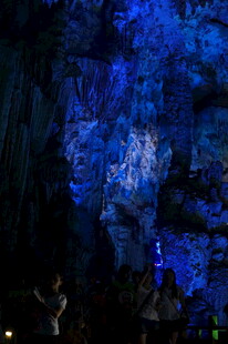 梦幻蓝色溶洞景观