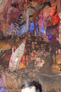 梦幻溶洞景观 色彩斑斓