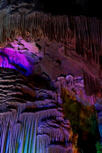 梦幻溶洞斑斓景观