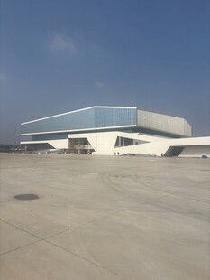 现代风格机场航站楼外观