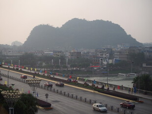 山间公路景色秀丽