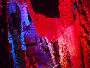 梦幻溶洞灯光景观