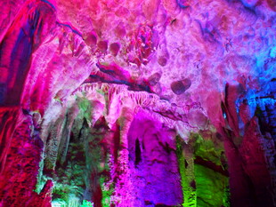 梦幻溶洞景观 色彩斑斓