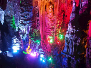 梦幻溶洞景观 五彩钟乳石