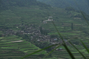 山间梯田村落美景